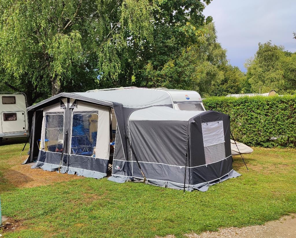 Hobby de luxe 400KB|Airco|Stapelbed|Airtent|Stalling, Caravans en Kamperen, Caravans, Particulier, tot en met 3, 750 - 1000 kg
