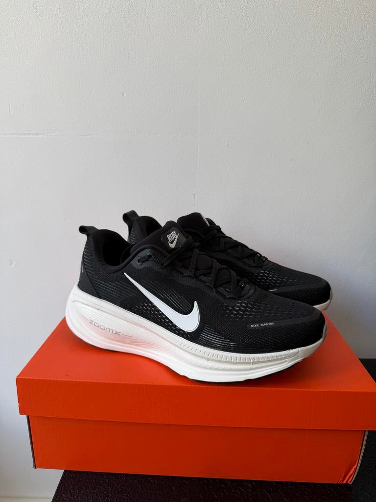 Nike Vomero 18 zwart, maat 41, Ophalen of Verzenden, Zo goed als nieuw, Sportschoenen, Zwart