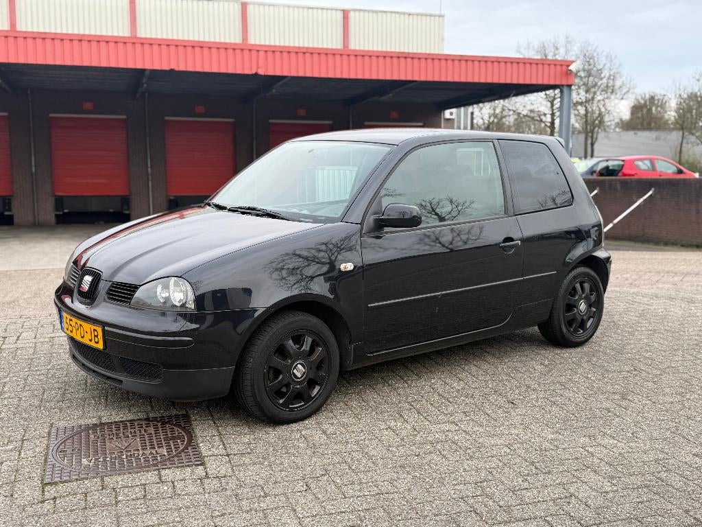 Seat Arosa 1.4 44KW 2004 AUTOMAAT | NAP | 1 Jaar APK, Auto's, Seat, 4 stoelen, Zwart, Origineel Nederlands, Bedrijf