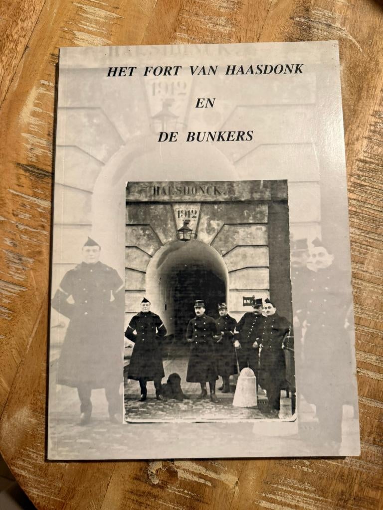 Het fort van Haasdonk en de bunkers - Raymond van Meirvenne, Boeken, Gelezen, Ophalen of Verzenden, Voor 1940, Raymond van Meirvenne