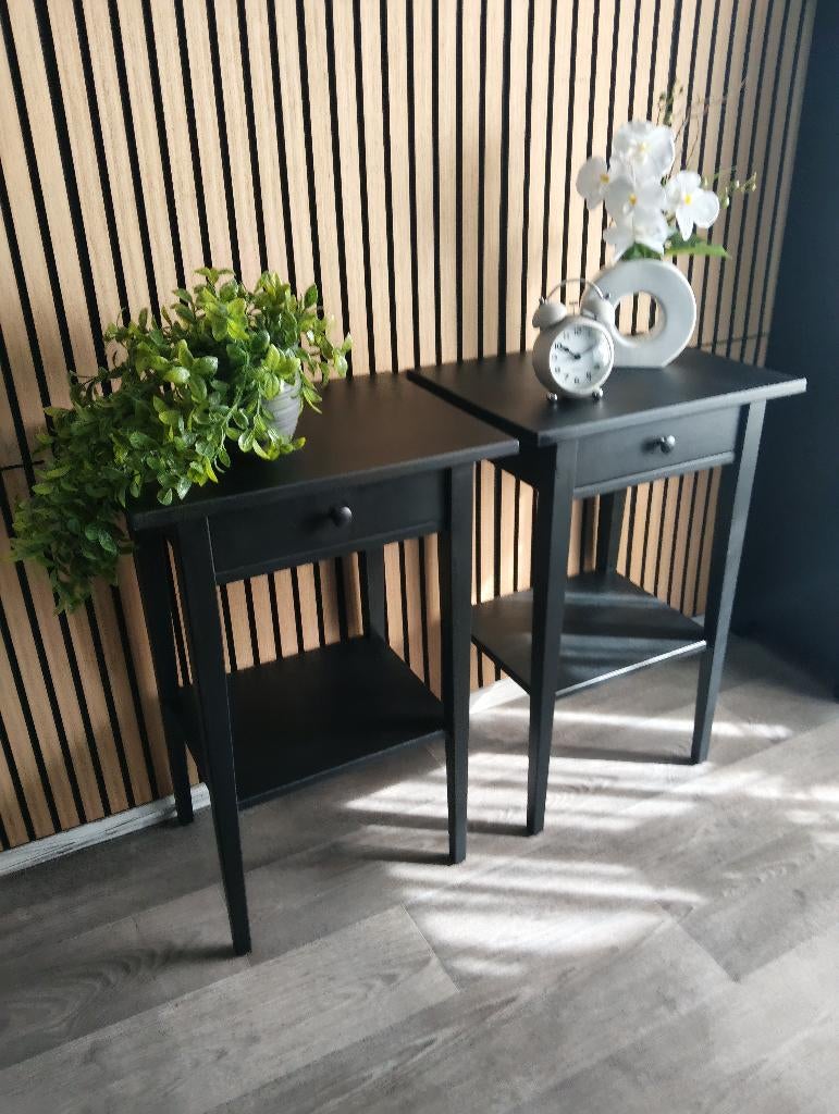 2 zwarte Hemnes ikea nachtkastjes, Huis en Inrichting, Slaapkamer | Nachtkastjes, Ophalen, Gebruikt, 45 tot 65 cm, 70 cm of meer
