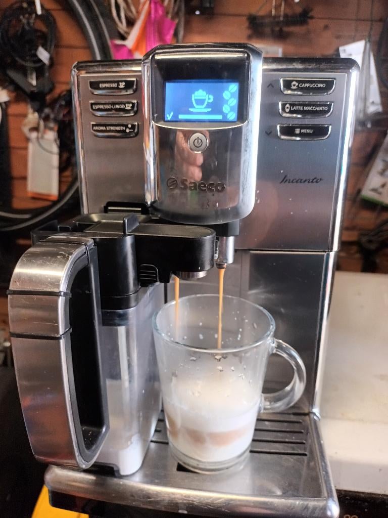 Saeco Incanto Espresso Machine, Afneembaar waterreservoir, Gebruikt, Koffiemachine, Ophalen of Verzenden