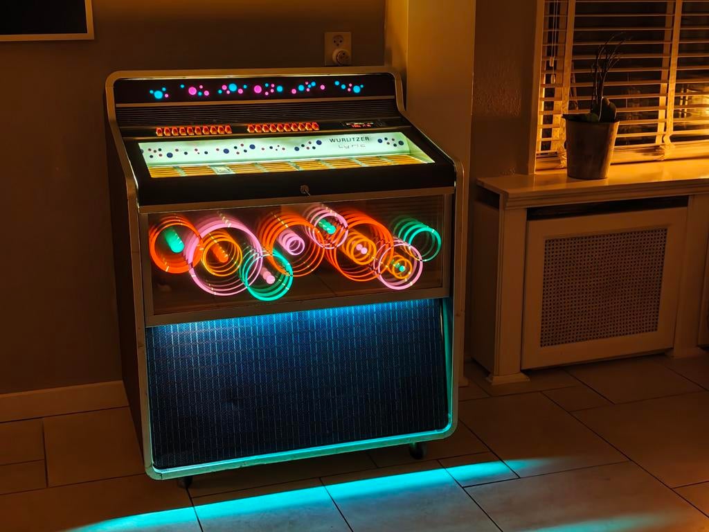 Wurlitzer Lyric 3D jukebox (1975), Verzamelen, Automaten | Jukeboxen, Ophalen, 1970 tot heden, Wurlitzer, Met singles