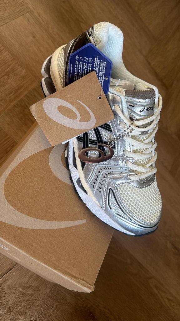 Asics GEL-KAYANO 14, Ophalen of Verzenden, Zo goed als nieuw, Schoenen