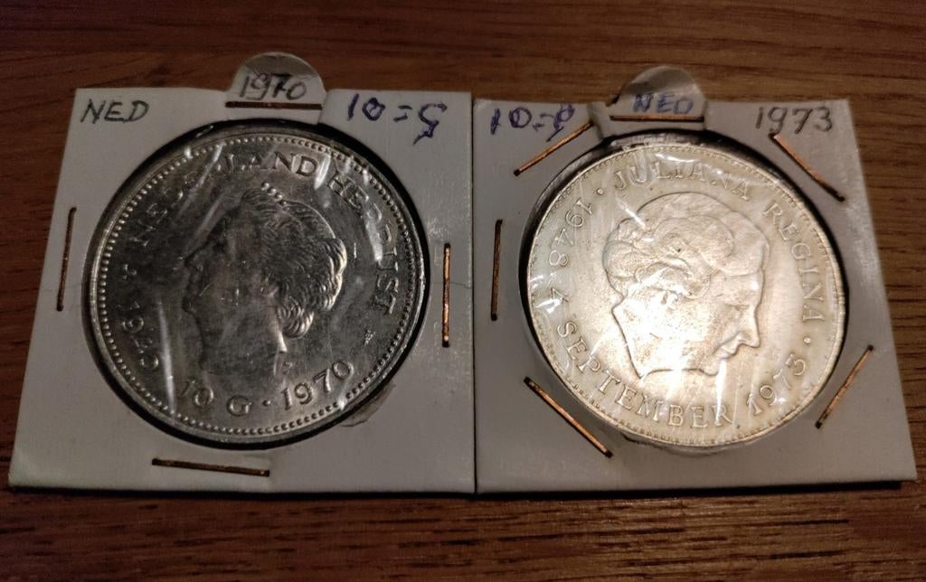 2x Zilveren Tientje / 10 Gulden Munt Juliana 1970 & 1973, Postzegels en Munten, Munten | Nederland, Koningin Juliana, Setje, Zilver