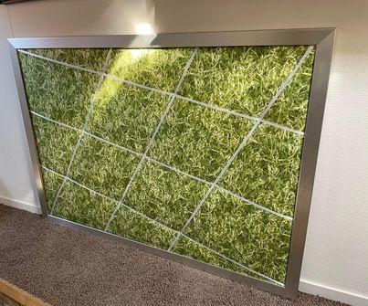 Memobord met grasprint en zilverkleurige IKEA lijst ⚽️, Ophalen, Zo goed als nieuw, Overige typen