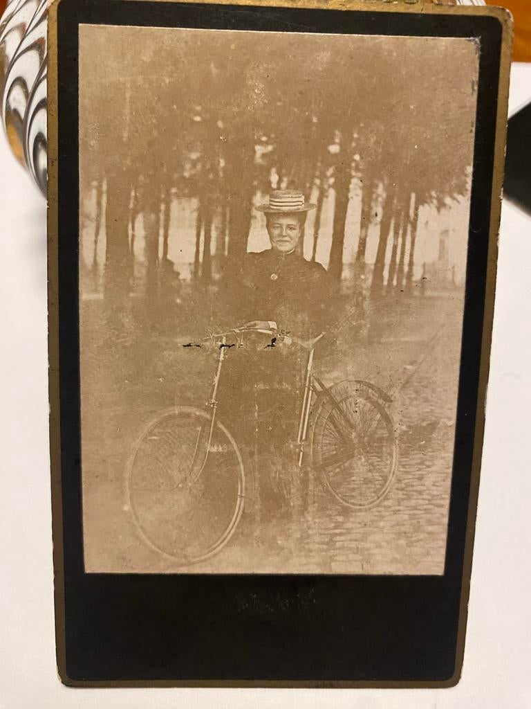 Fietsende dames, 3 cdv's uit 1897, Gebruikt, Foto, Ophalen of Verzenden, Voor 1940