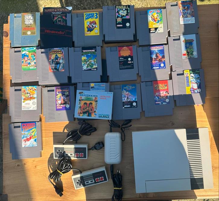 Complete Nintendo NES NESE-001 met 19 spellen en 2 controlle, Spelcomputers en Games, Games | Nintendo NES, Gebruikt, Avontuur en Actie