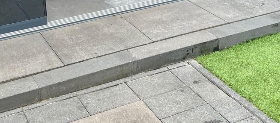 Partij betontegels terrastegels lineablokken opsluitbanden, Tuin en Terras, Ophalen, Gebruikt, 10 m² of meer, Beton