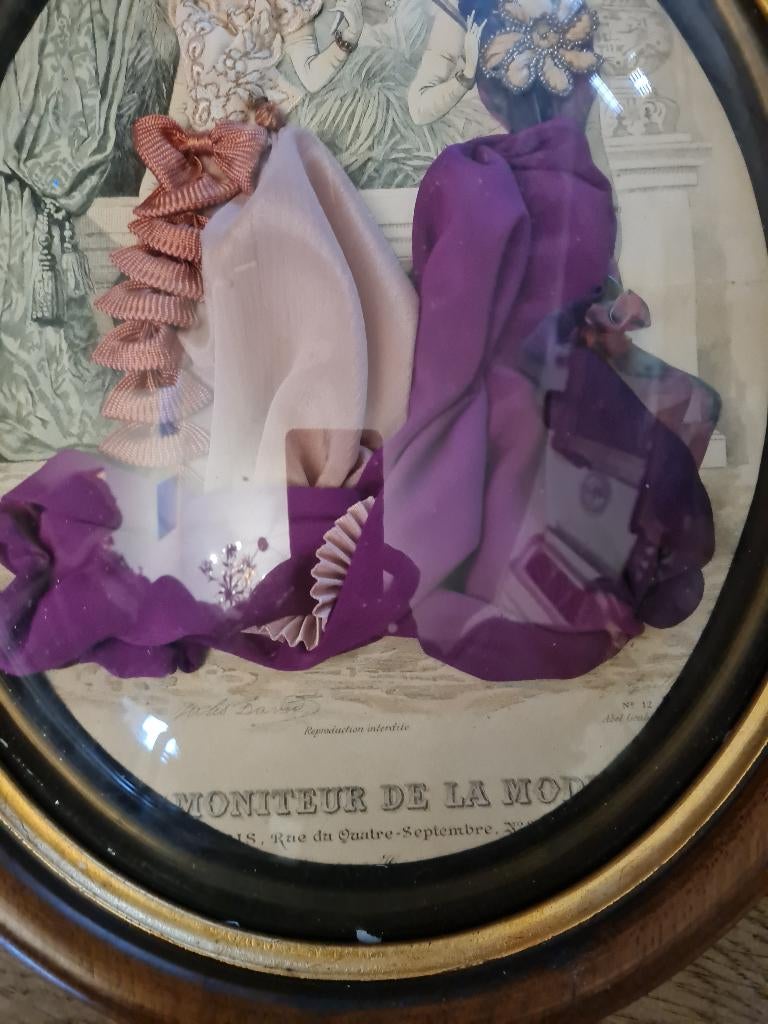 Vintage ovale lijst met bol glas en stof op prent, Antiek en Kunst, Curiosa en Brocante, Ophalen of Verzenden