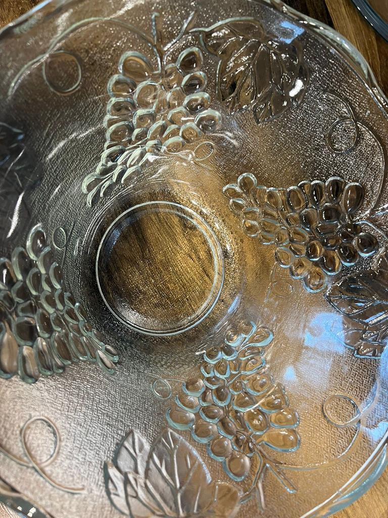 Glazen schaal met druivenmotief, Ophalen