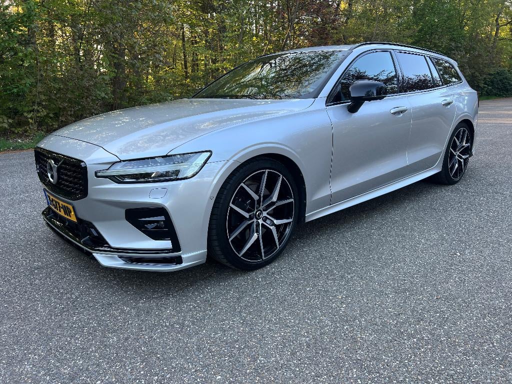 Volvo V60 T5 250PK R-Design Full Options 73dkm 2019 ACC Head, Auto's, 1800 kg, 1969 cc, 93 €/maand, 750 kg
