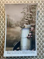 1909 Baby in melkton, melkbus, Verzamelen, Ansichtkaarten | Themakaarten, Ophalen of Verzenden, Voor 1920, Gelopen, Kinderen