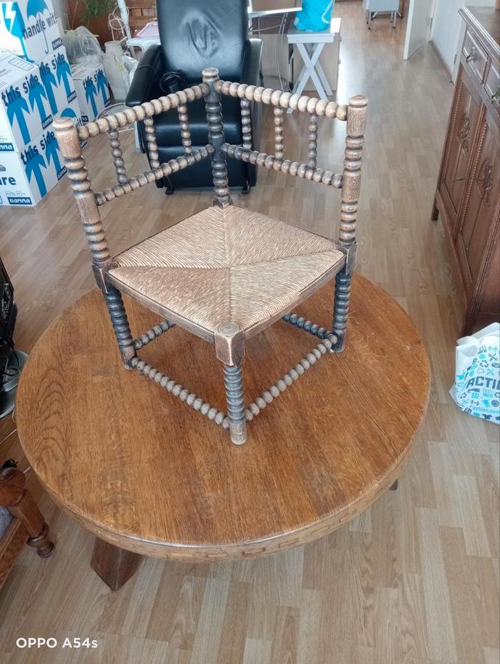 Robbi hoekstoel met biezen zitting, Antiek en Kunst, Antiek | Meubels | Stoelen en Banken, Ophalen