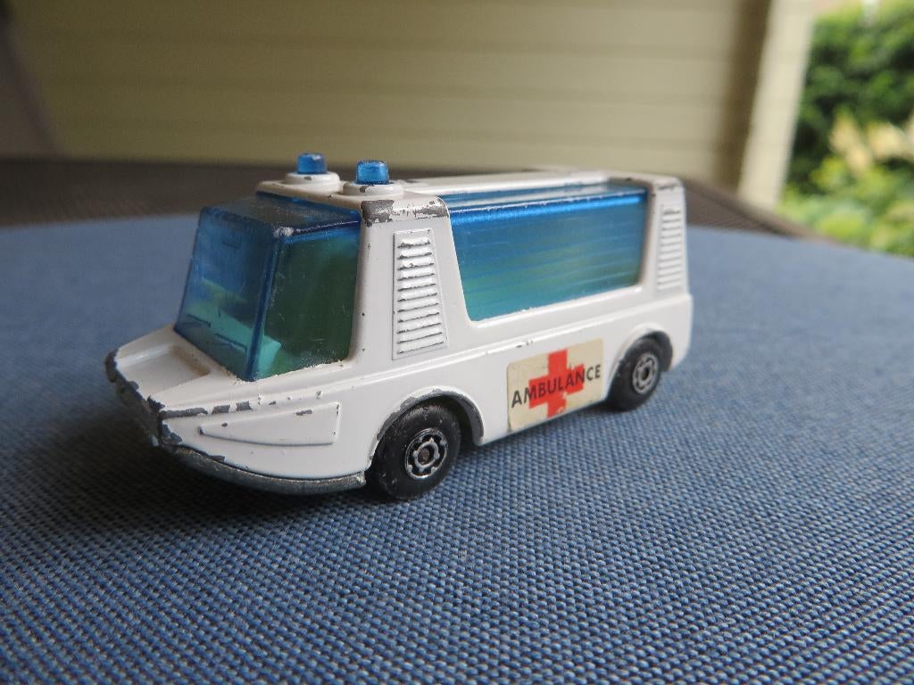 Matchbox Stretcha Fetcha Ambulance, Ophalen of Verzenden, Gebruikt, Auto