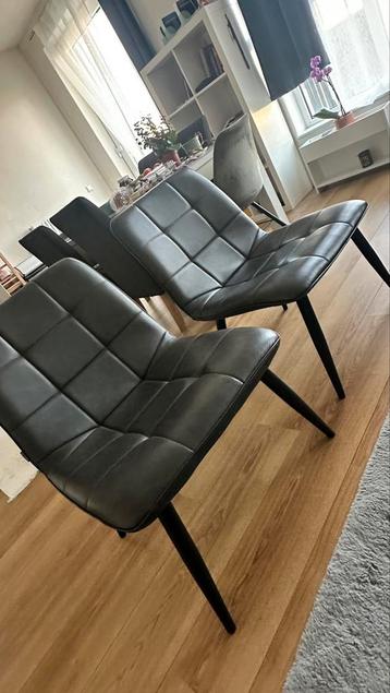 LEER STOELEN beschikbaar voor biedingen
