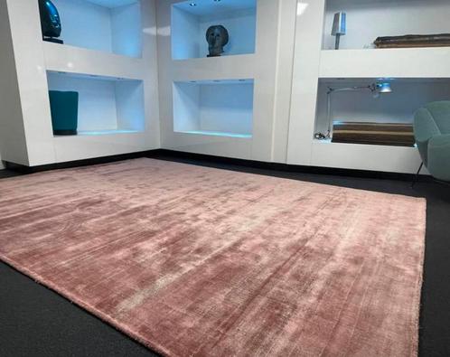 Leolux Patna tapijt Burgundy 240 x 340, Huis en Inrichting, Stoffering | Tapijten en Kleden, Nieuw, 200 cm of meer, Rechthoekig