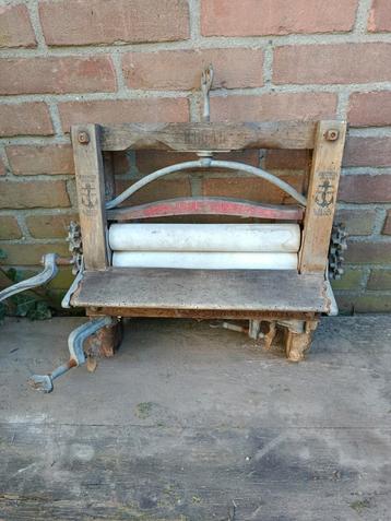 Antieke Wringer - Decoratief beschikbaar voor biedingen