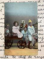 Kindjes in kar met lammetje (CC), Verzamelen, Ansichtkaarten | Themakaarten, Ophalen of Verzenden, Voor 1920, Gelopen, Kinderen