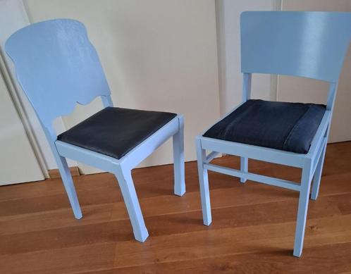 2 Stoelen oud model nieuwe kleur, blauw, Huis en Inrichting, Stoelen, Gebruikt, Twee, Hout, Kunststof, Stof, Blauw, Ophalen