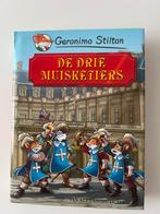Geronimo Stilton - De Drie Musketiers, Ophalen of Verzenden, Gelezen, Fictie algemeen