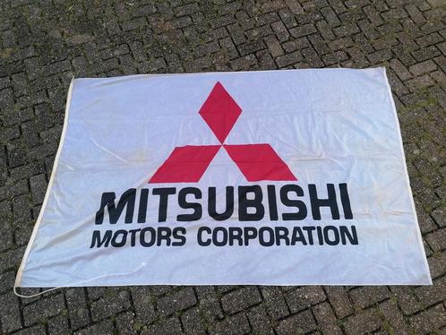 Originele zeer grote Mitsubishi Motors Corporation vlag 1980, Verzamelen, Automerken, Motoren en Formule 1, Gebruikt, Auto's, Ophalen of Verzenden