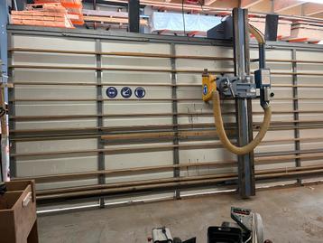 Verticale platenzaag beschikbaar voor biedingen