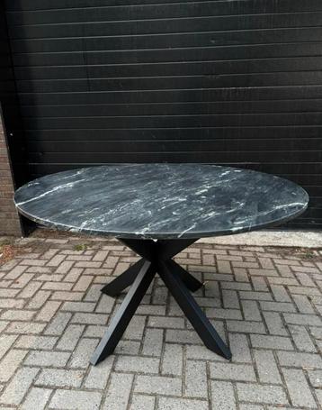 Prachtige echt marmeren eettafel 130 cm rond beschikbaar voor biedingen