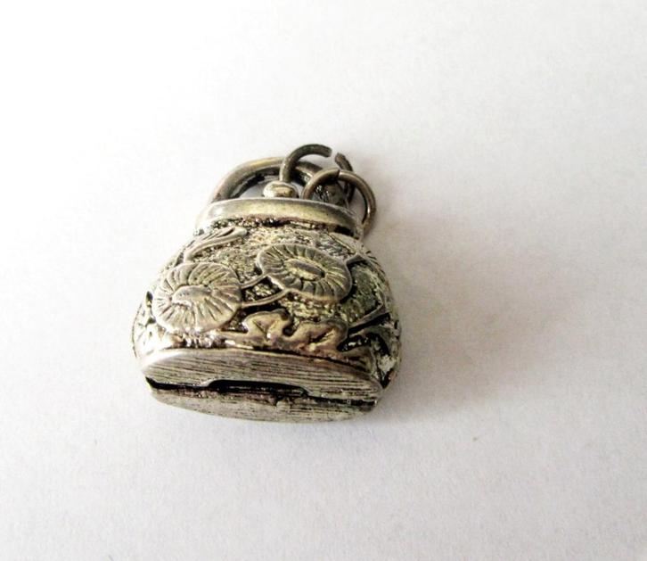 vintage mooie Zilveren Koffer Tas sleutel ketting hanger, Sieraden, Tassen en Uiterlijk, Kettinghangers, Zilver, Verzenden