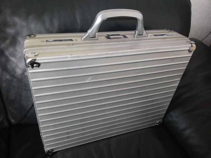 Rimowa aktenkoffer aluminium, Sieraden, Tassen en Uiterlijk, Tassen | Schooltassen, Gebruikt, Aktetas of Boekentas, Minder dan 30 cm