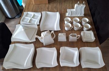 Servies set beschikbaar voor biedingen