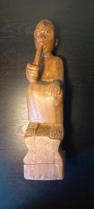 Houten Beeld Man met Pijp beschikbaar voor biedingen