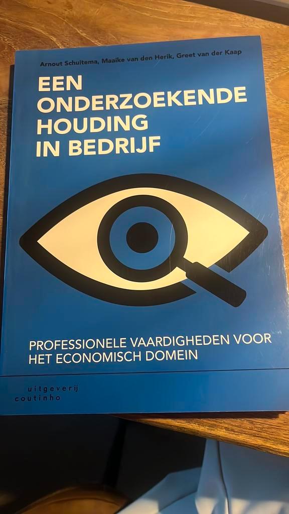 Maaike van den Herik - Een onderzoekende houding in bedrijf, Boeken, Schoolboeken, Zo goed als nieuw, Nederlands, Overige niveaus