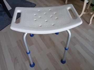Douche kruk beschikbaar voor biedingen