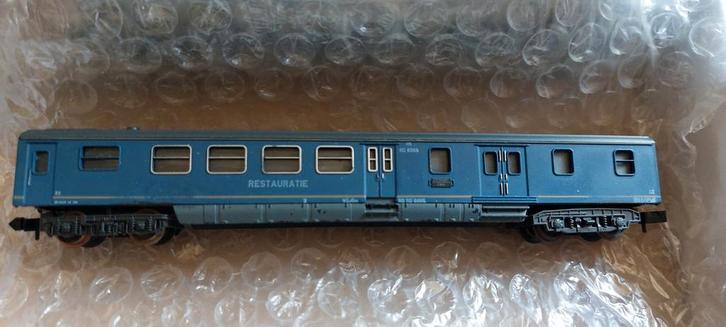 NLK 0811 TRIX NS RIJTUIG RESTAURATIE/POST 1/160, Hobby en Vrije tijd, Modeltreinen | N-Spoor, Zo goed als nieuw, Wagon, Gelijkstroom