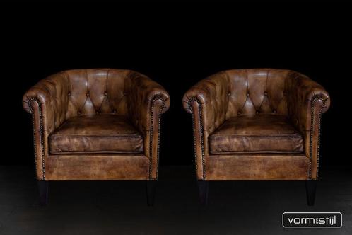 Gecapitonneerde chesterfield clubfauteuils in zadelleer, Huis en Inrichting, Fauteuils, Nieuw, Leer, 75 tot 100 cm, 75 tot 100 cm