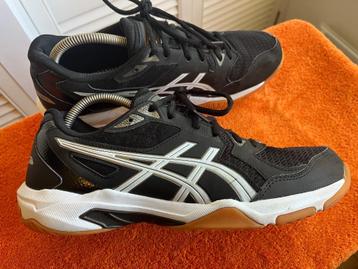 Asics zaalschoenen, maat 42,5 beschikbaar voor biedingen