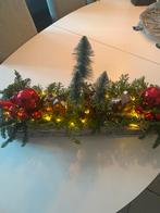 Groot kerststuk met vers groen en verlichting, Ophalen