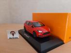 Ford Focus ST 2011 Racing Red van Maxichamps 1:43