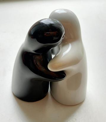 Salt and Pepper Set Embrace Black & White beschikbaar voor biedingen