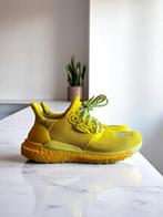 Pharrell Williams x Adidas Ultra Boost “Solar Yellow”, Ophalen of Verzenden, Zo goed als nieuw, Geel, Sneakers of Gympen