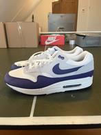 Nike Air Max 1 ‘Court Purple’ 46, Kleding | Heren, Schoenen, Ophalen of Verzenden, Nieuw, Overige kleuren