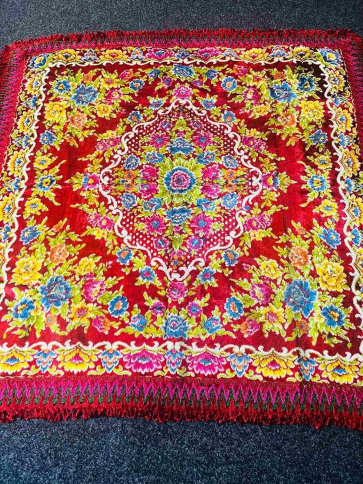 Velvet Boho tafelkleed 140/137, Huis en Inrichting, Tafelkleden, Gebruikt, Rechthoek, Ophalen of Verzenden