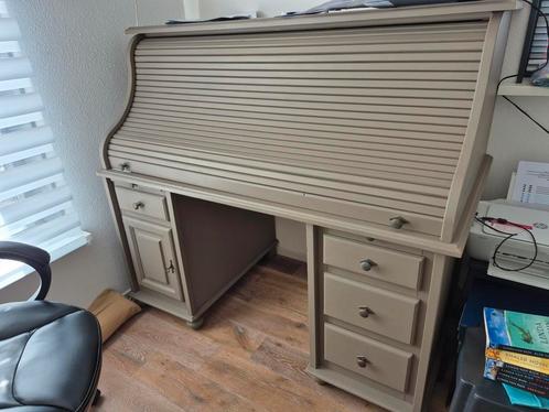 Gebruikt Bureau met veel opbergruimte.  Oerdegelijk en zwaar, Huis en Inrichting, Bureaus, Gebruikt, Bureau, Ophalen