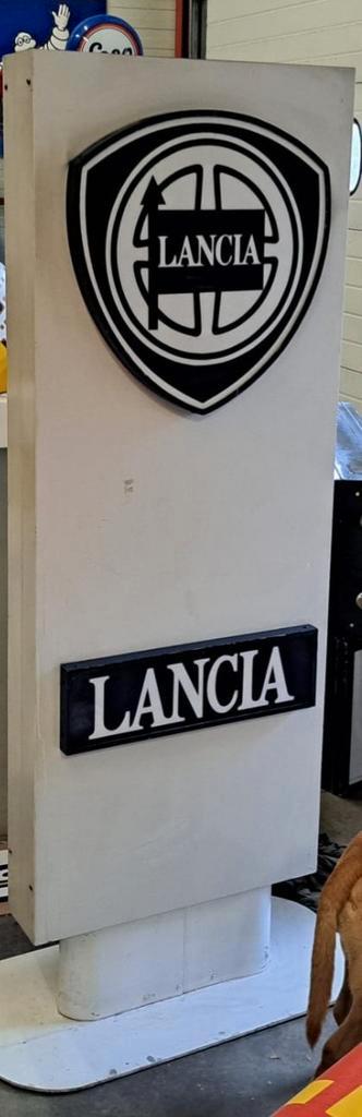 Lancia reclame zuil 2 zijdig jaren 80e 170cm vaste prijs!! beschikbaar voor biedingen