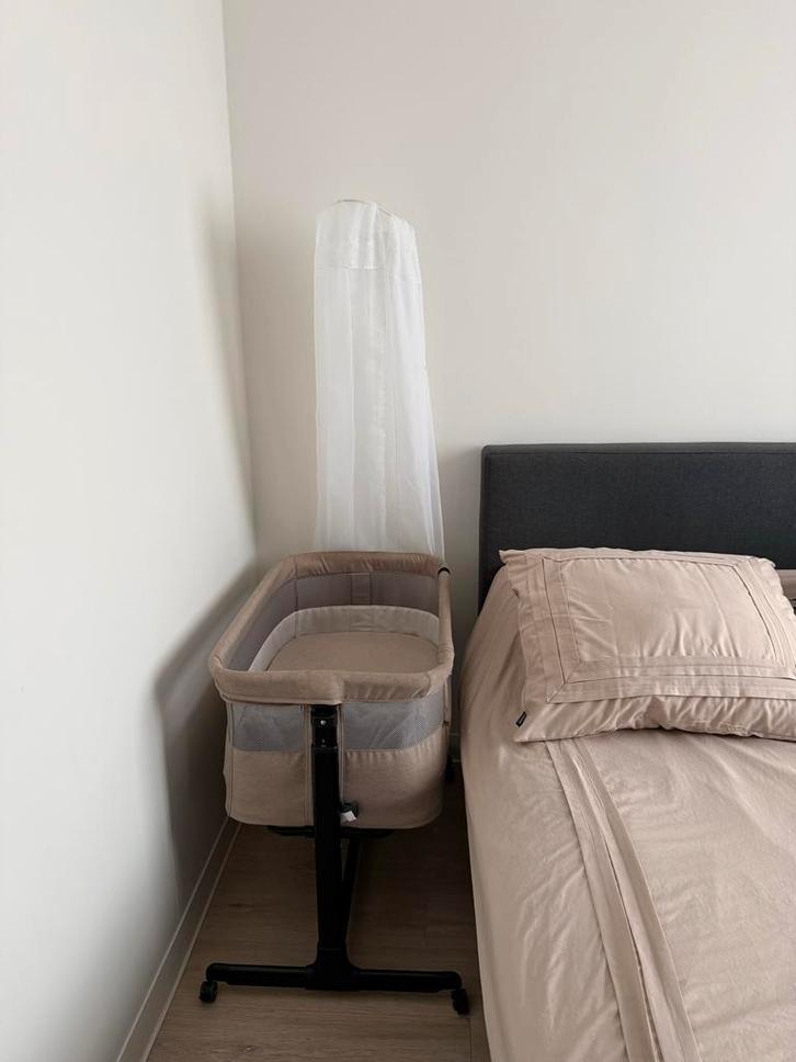 Novi Baby Co-Sleeper Wieg - Sand Melange, Kinderen en Baby's, Babywiegjes en Ledikanten, Zo goed als nieuw, Wieg, Ophalen of Verzenden