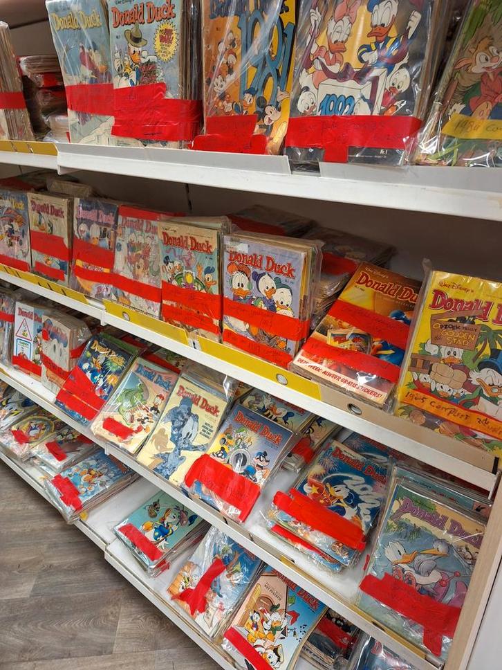 Donald duck's, vakantie boeken,  verzamelalbums , 0, Boeken, Stripboeken, Gelezen, Meerdere stripboeken, Ophalen of Verzenden
