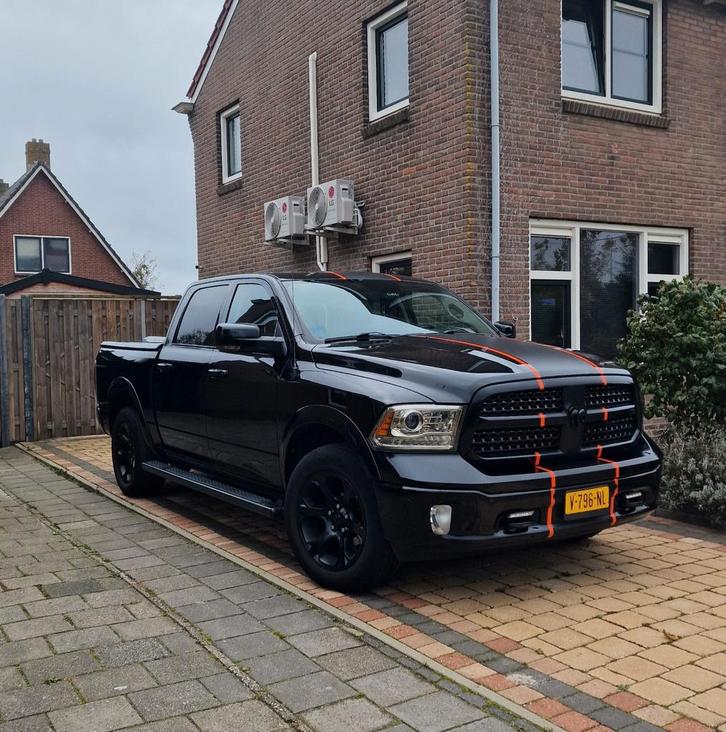 Dodge Ram 1500 BLACK EDITION 5.7L HEMI | 4x4 | Full OPTIONS, Auto's, Bestelauto's, Particulier, 4x4, ABS, Achteruitrijcamera, Adaptieve lichten