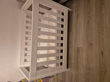 TWF  baby bedje  beschikbaar voor biedingen