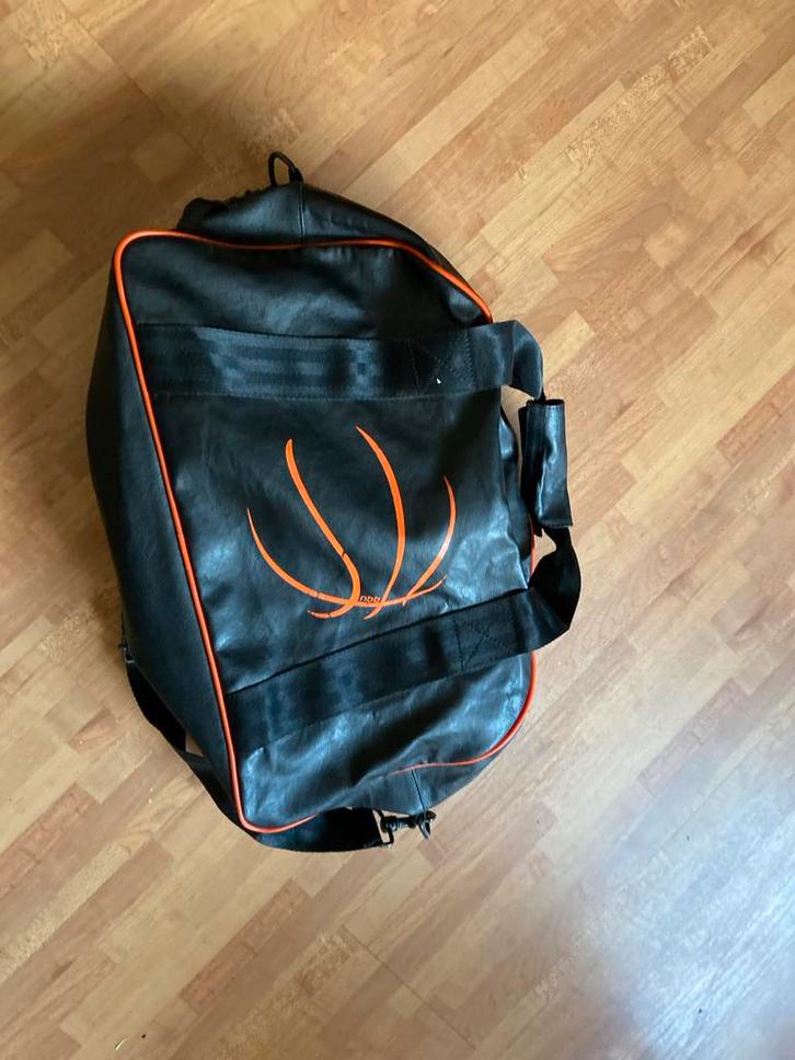 Sporttas / Reistas - Zwart met Oranje Accent, Sieraden, Tassen en Uiterlijk, Tassen | Sporttassen, Gebruikt, Unisex volwassen